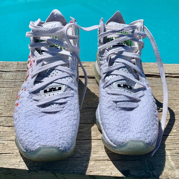 Nike LeBron 17 GS Air Command Force Size 6,5 - Picture 3 of 5